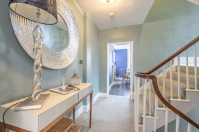 VIP Guard Views! 2 Bed Steps from Windsor Castle